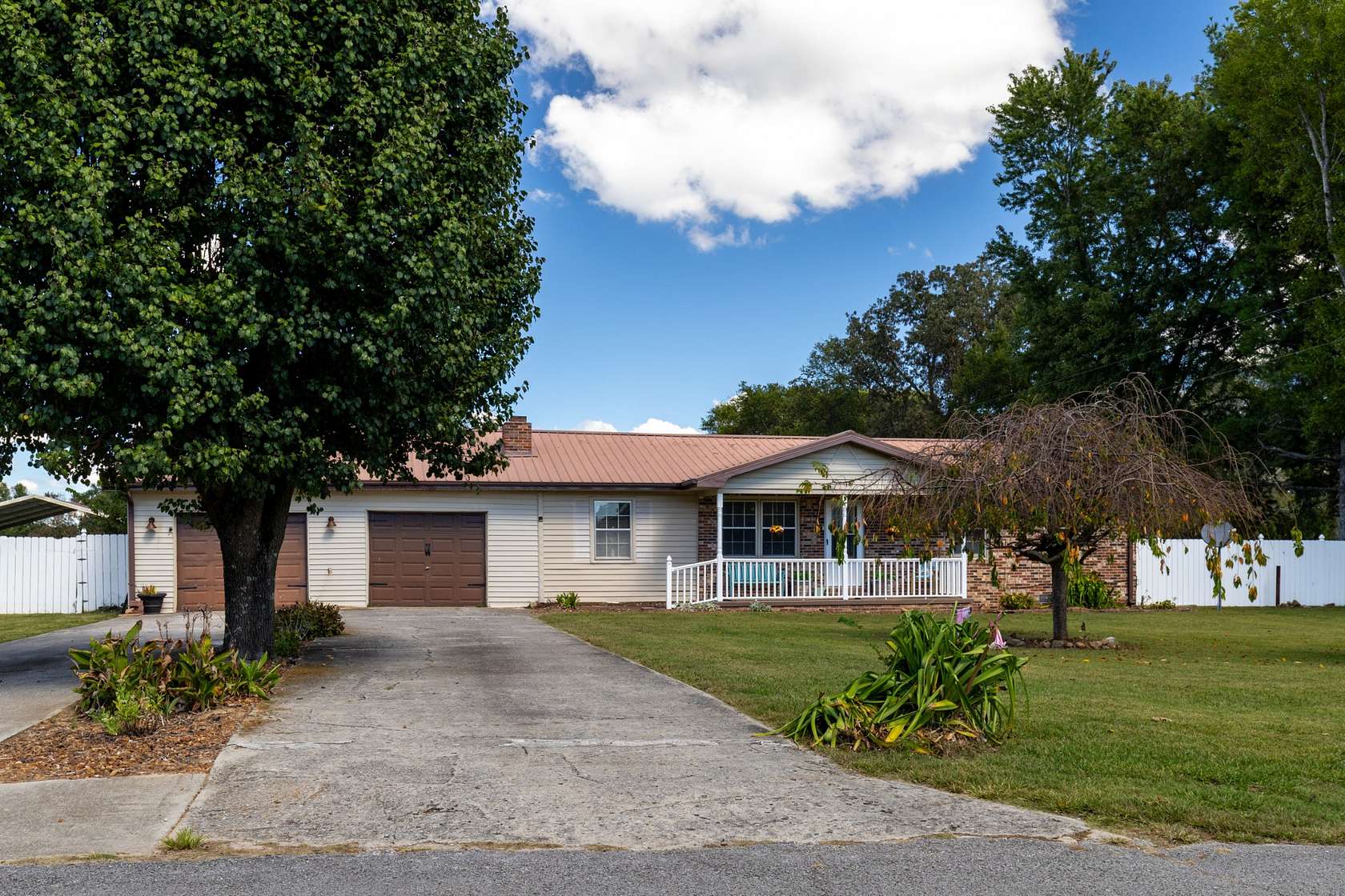 1.9 Acres of Residential Land with Home for Sale in Winchester, Tennessee