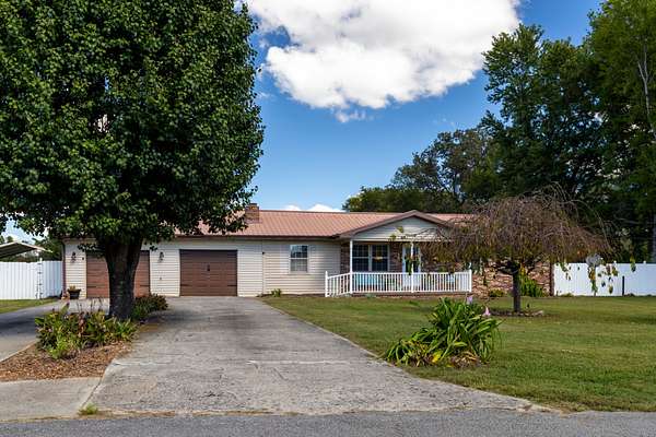 1.9 Acres of Residential Land with Home for Sale in Winchester, Tennessee