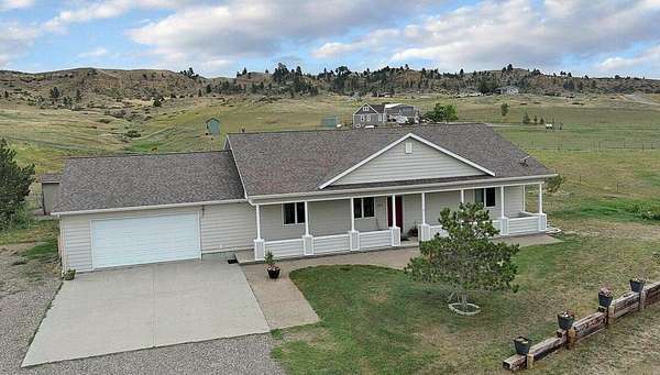 10 Acres of Land with Home for Sale in Huntley, Montana