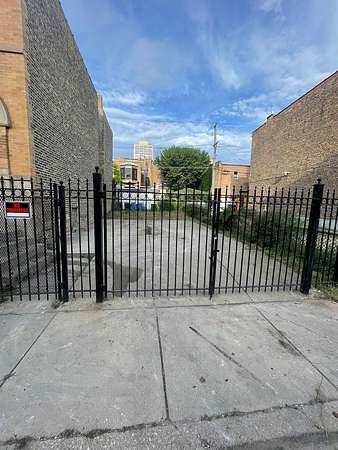 0.03 Acres of Residential Land for Sale in Chicago, Illinois