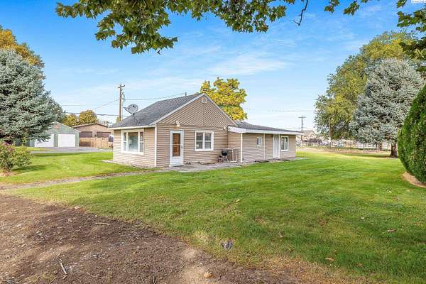 1.69 Acres of Residential Land with Home for Sale in Pasco, Washington
