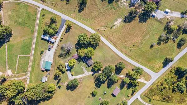 1.52 Acres of Residential Land with Home for Sale in Jeffersonville, Kentucky