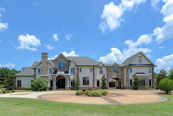 5 Acres of Residential Land with Home for Sale in Philadelphia, Mississippi