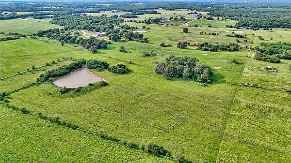 31.9 Acres of Agricultural & Residential Land for Sale in Whitesboro, Texas