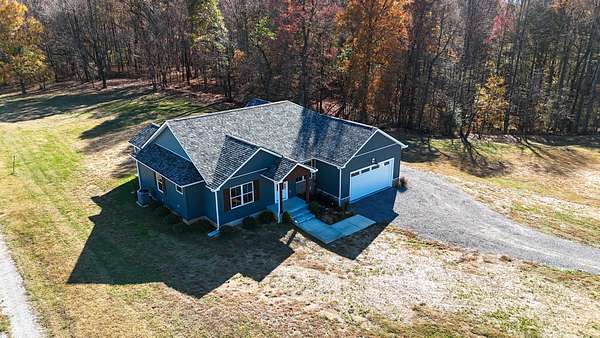 1.5 Acres of Improved Mixed-Use Land for Sale in Westmoreland, Tennessee