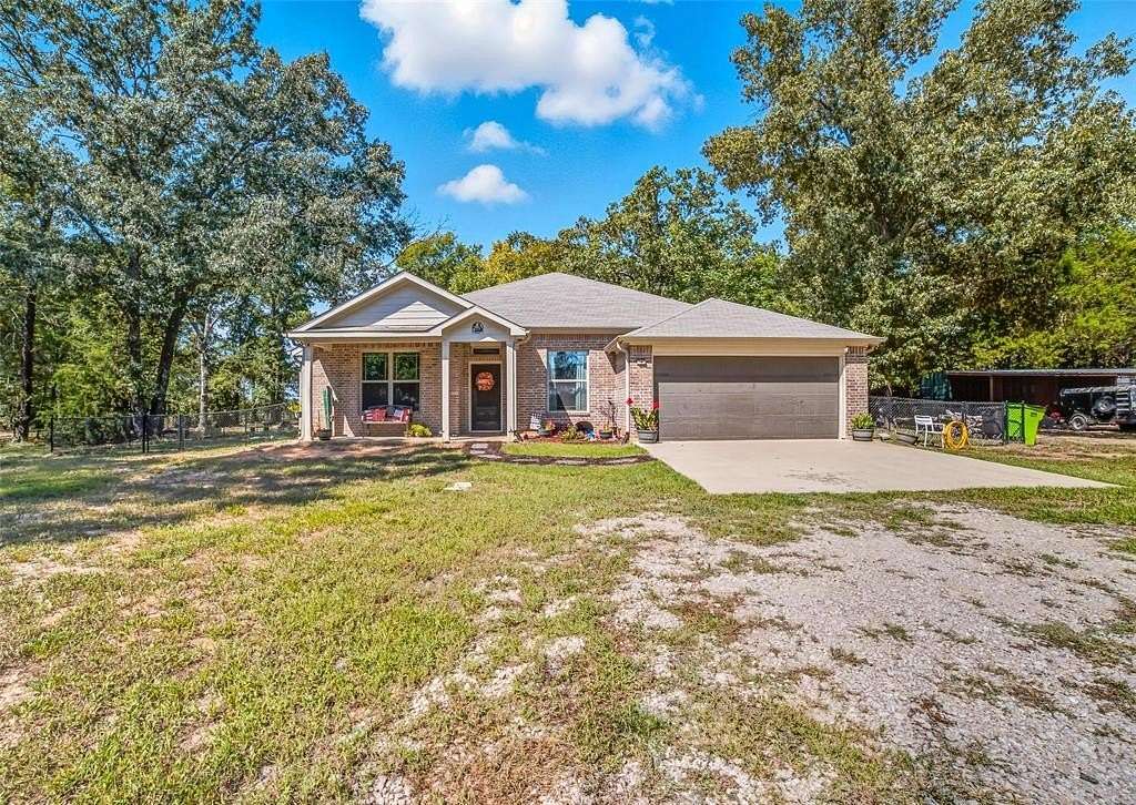 6.49 Acres of Residential Land with Home for Sale in Edgewood, Texas