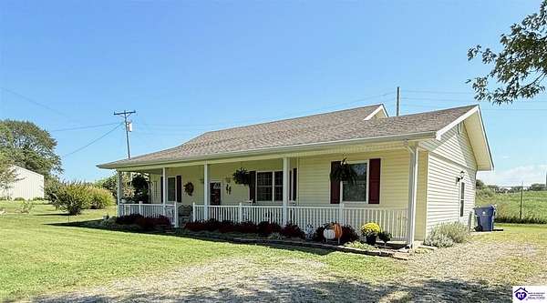 5 Acres of Residential Land with Home for Sale in Campbellsville, Kentucky