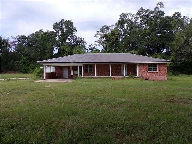 8.48 Acres of Improved Mixed-Use Land for Sale in Mansura, Louisiana