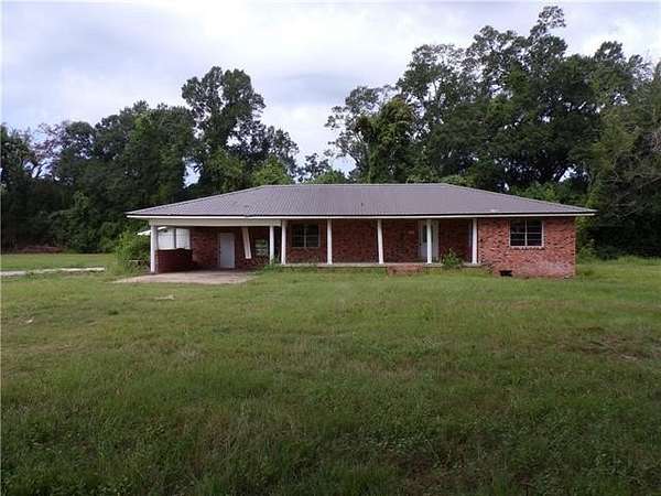 8.48 Acres of Improved Mixed-Use Land for Sale in Mansura, Louisiana