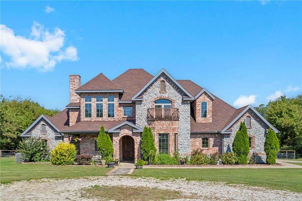 5 Acres of Residential Land with Home for Sale in Gravette, Arkansas