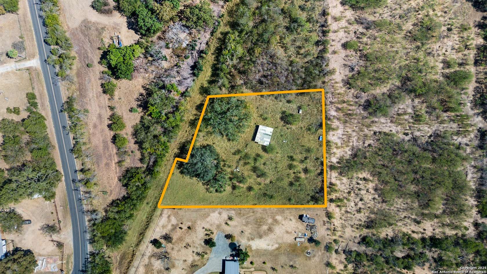 1 Acre of Residential Land for Sale in Lytle, Texas