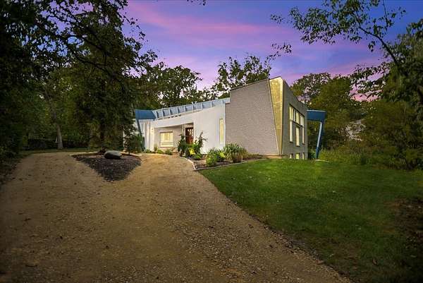 1.62 Acres of Residential Land with Home for Sale in Kildeer, Illinois