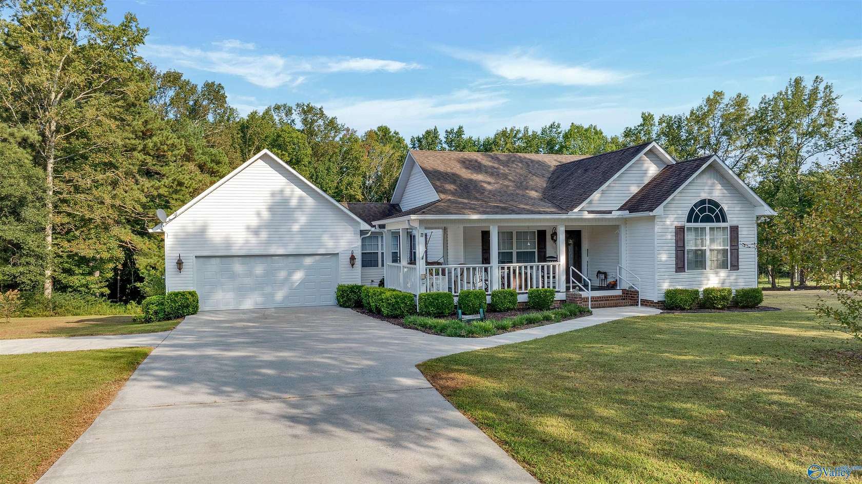 5 Acres of Residential Land with Home for Sale in Fyffe, Alabama