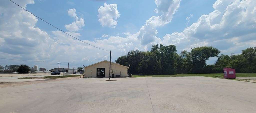 2.65 Acres of Improved Commercial Land for Sale in Damon, Texas