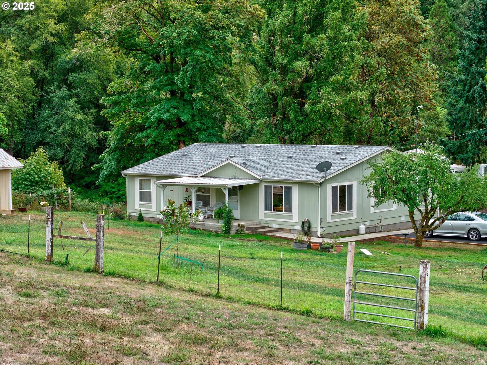 8.38 Acres of Residential Land with Home for Sale in Myrtle Creek, Oregon