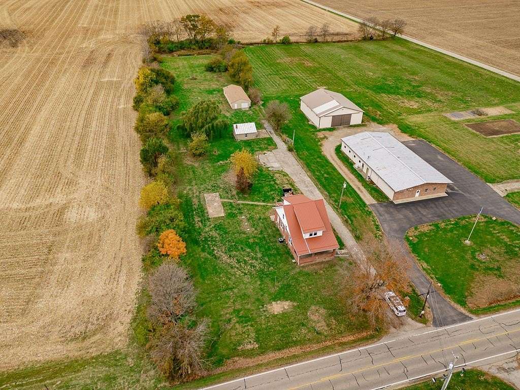 2.16 Acres of Residential Land with Home for Sale in Washington Court House, Ohio