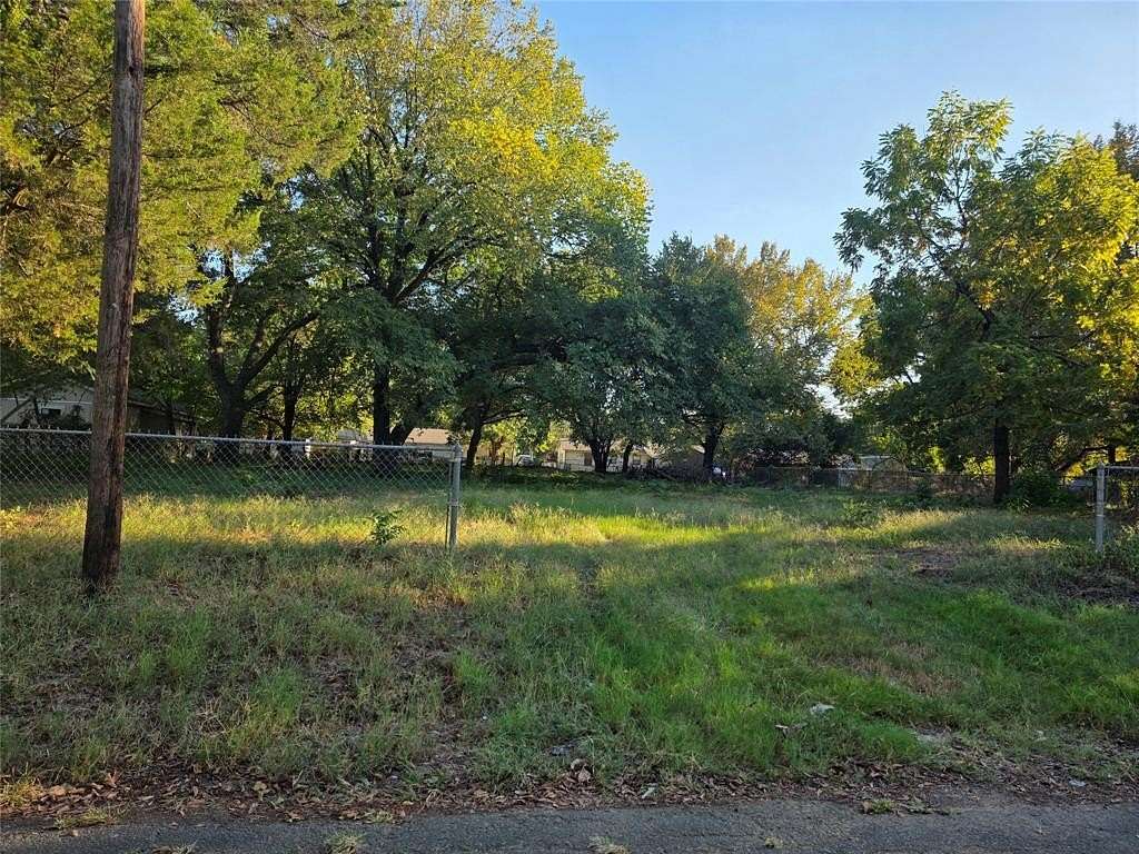 0.33 Acres of Residential Land for Sale in Paris, Texas