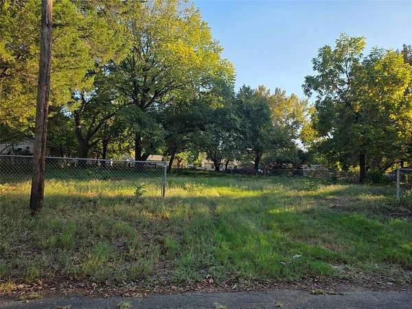 0.33 Acres of Residential Land for Sale in Paris, Texas