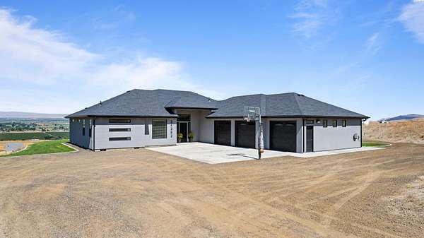 10 Acres of Land with Home for Sale in Prosser, Washington