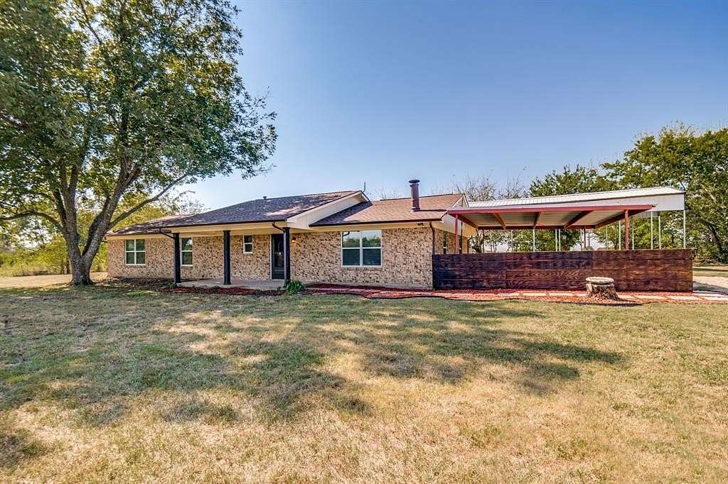 26 Acres of Agricultural Land with Home for Sale in Wills Point, Texas