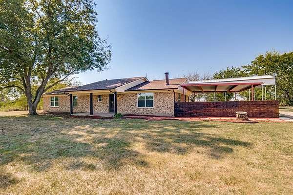 26 Acres of Agricultural Land with Home for Sale in Wills Point, Texas