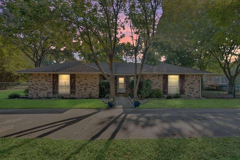 5 Acres of Residential Land with Home for Sale in Ovilla, Texas