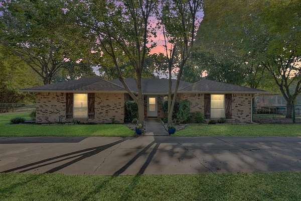 5 Acres of Residential Land with Home for Sale in Ovilla, Texas