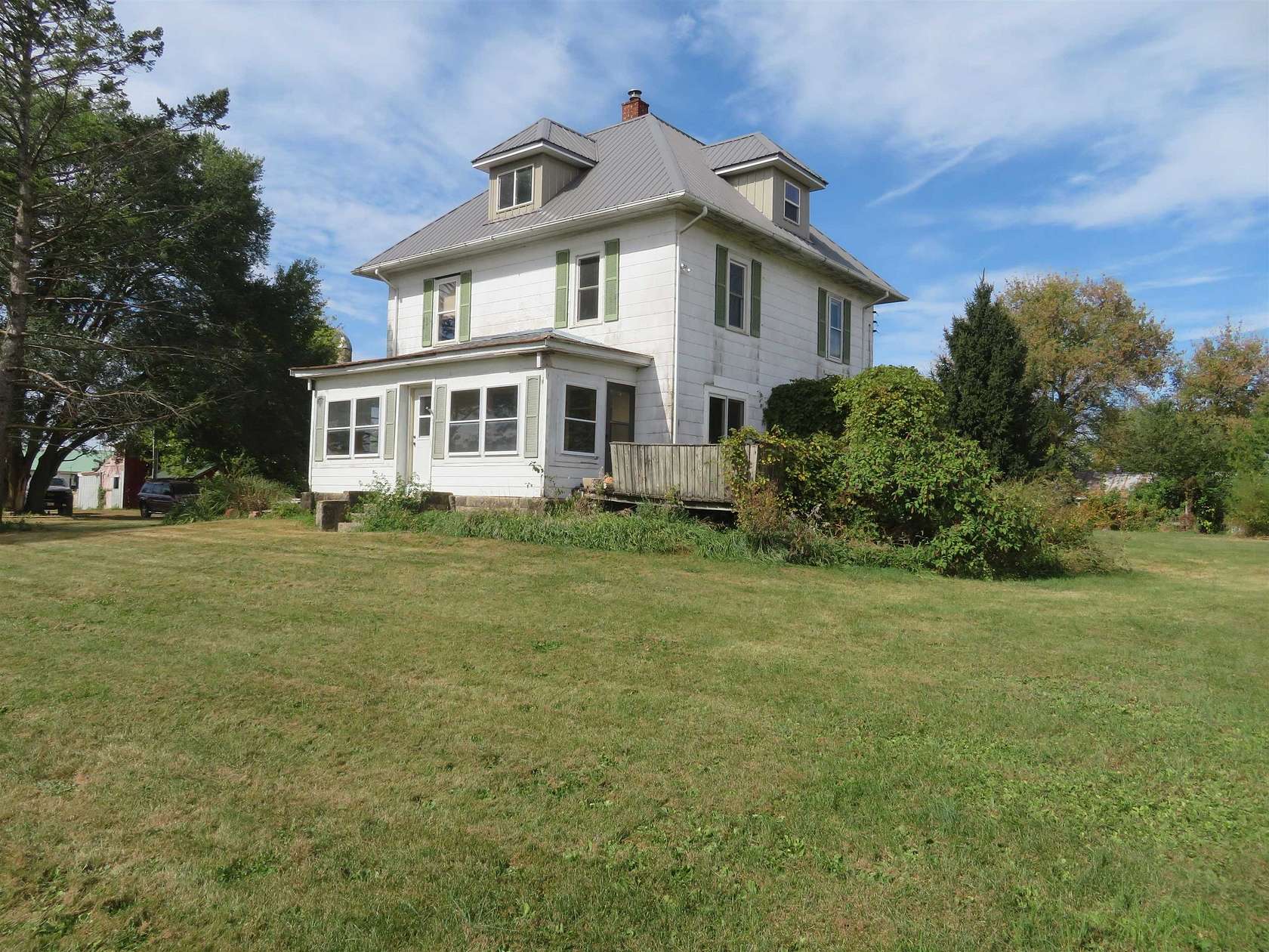 5 Acres of Residential Land with Home for Sale in Freeport, Illinois