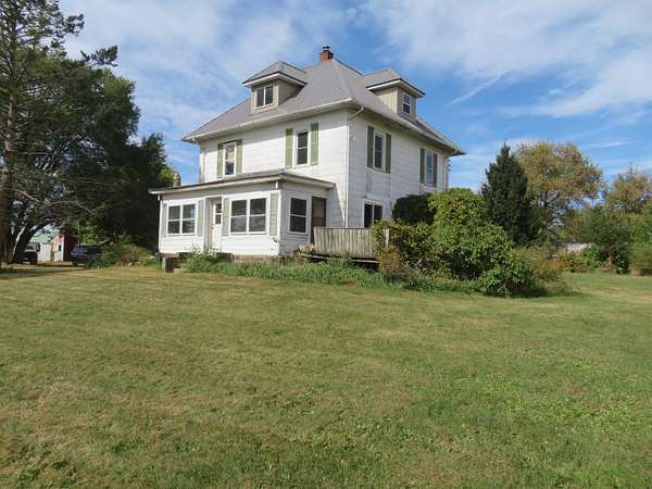 5 Acres of Residential Land with Home for Sale in Freeport, Illinois