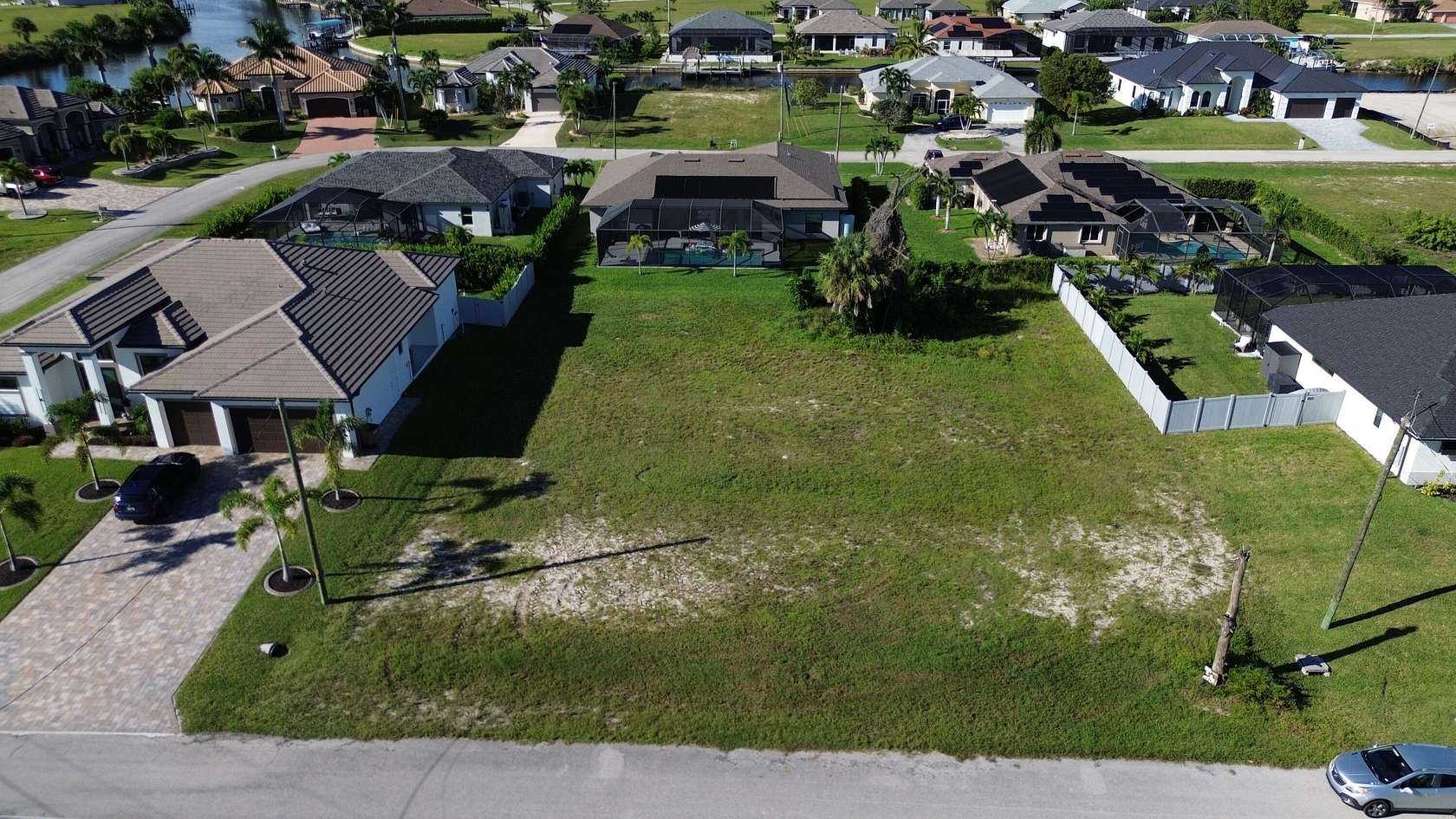 Residential Land for Sale in Cape Coral, Florida