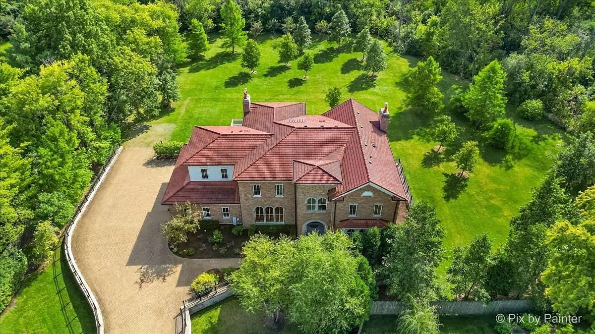 1.88 Acres of Residential Land with Home for Sale in Lake Forest, Illinois