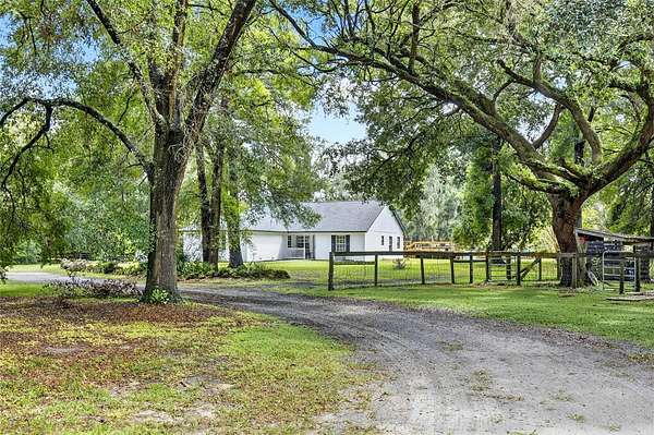 5 Acres of Residential Land with Home for Sale in Ocala, Florida