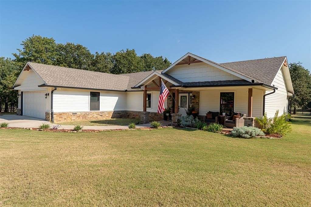 2.54 Acres of Residential Land with Home for Sale in Paoli, Oklahoma