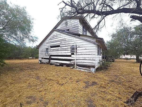 2.62 Acres of Residential Land with Home for Sale in Riviera, Texas