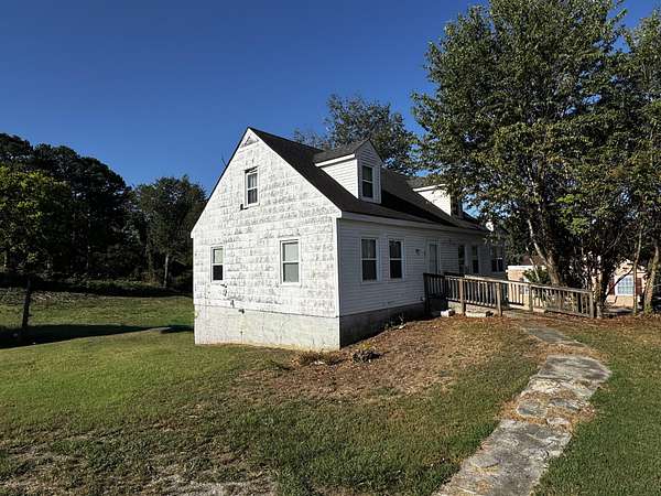 0.98 Acres of Residential Land for Auction in Carthage, Tennessee