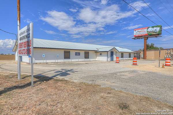 3 Acres of Improved Commercial Land for Sale in Seguin, Texas