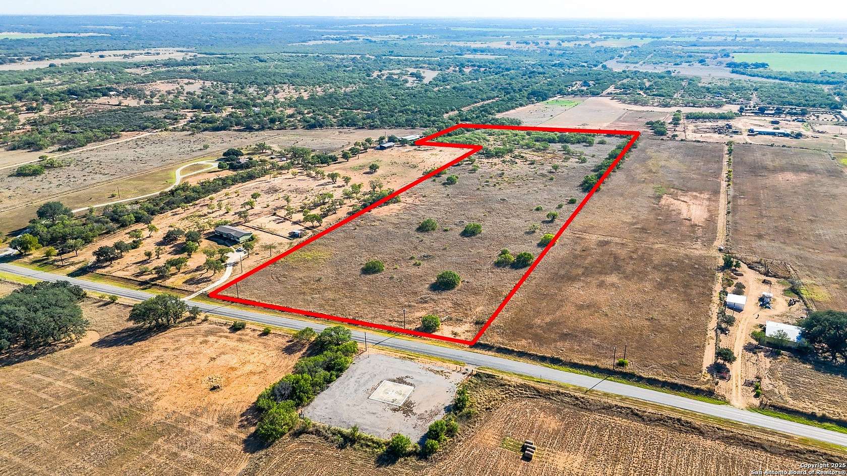 22 Acres of Recreational & Residential Land for Sale in Bigfoot, Texas