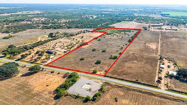 22 Acres of Recreational & Residential Land for Sale in Bigfoot, Texas