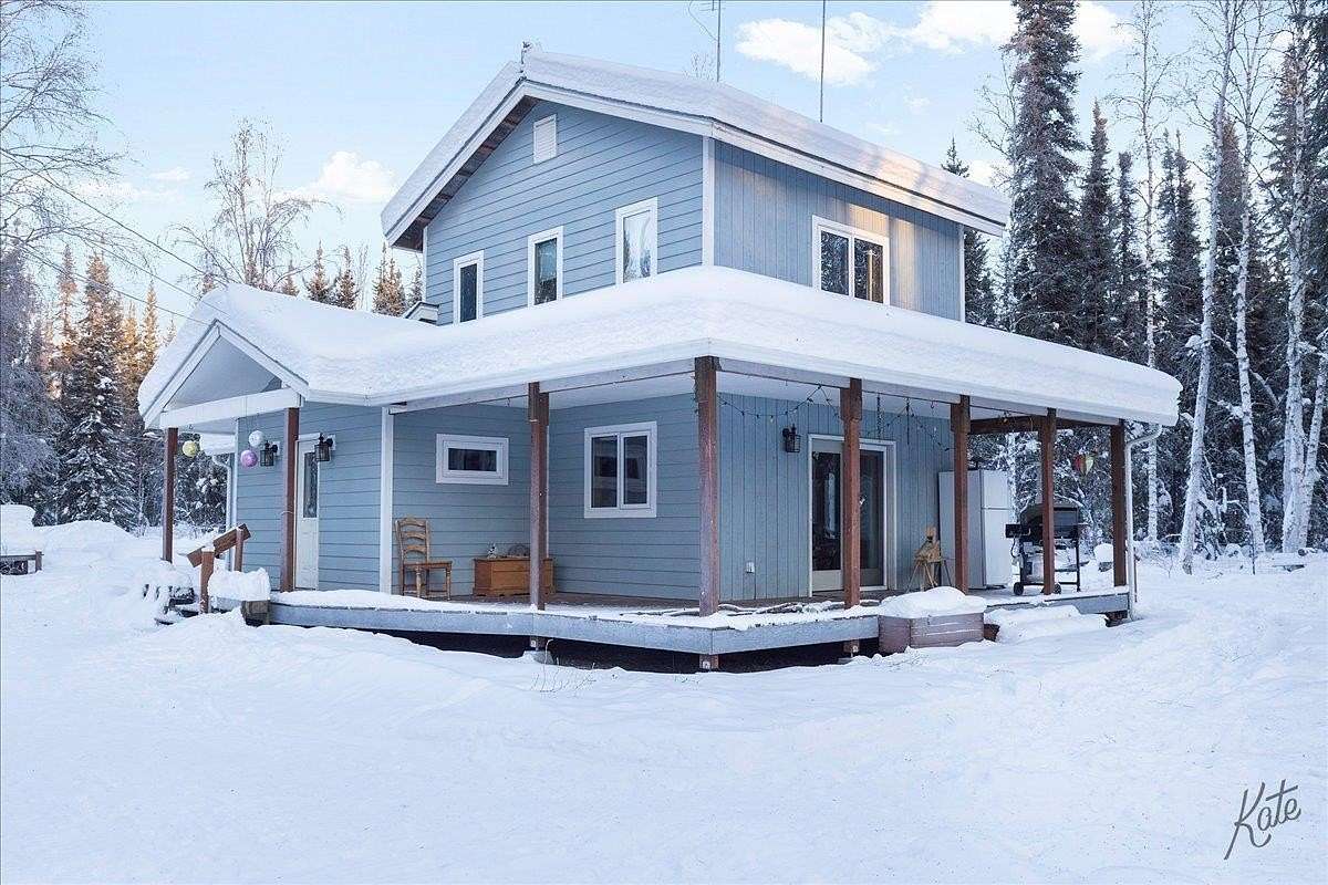 2.5 Acres of Land with Home for Sale in Fairbanks, Alaska