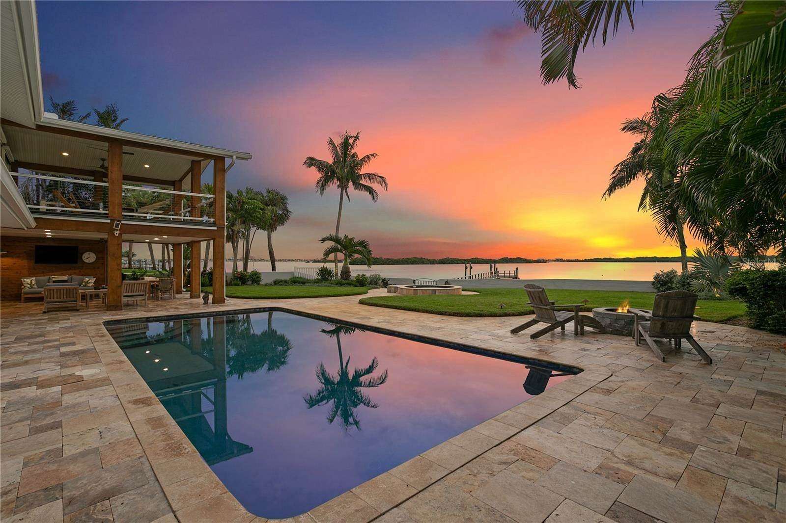 1.58 Acres of Residential Land with Home for Sale in St. Petersburg, Florida