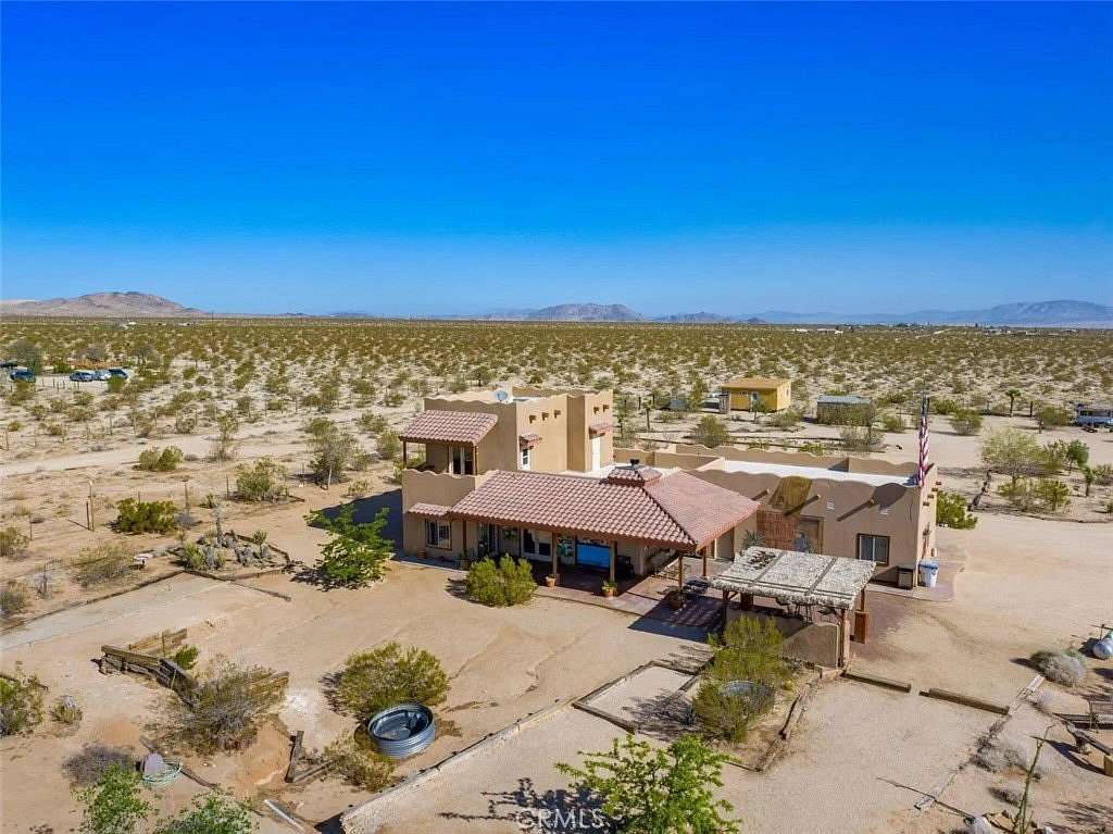 15 Acres of Land with Home for Sale in Joshua Tree, California
