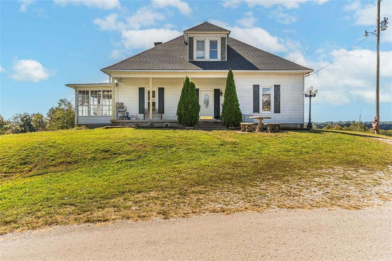 10 Acres of Land with Home for Sale in Bowling Green, Kentucky