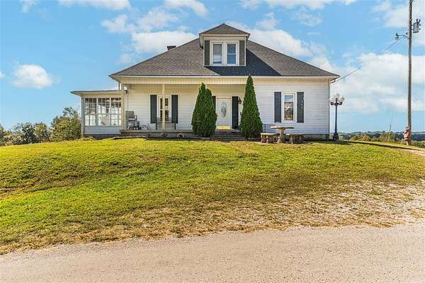 10 Acres of Land with Home for Sale in Bowling Green, Kentucky