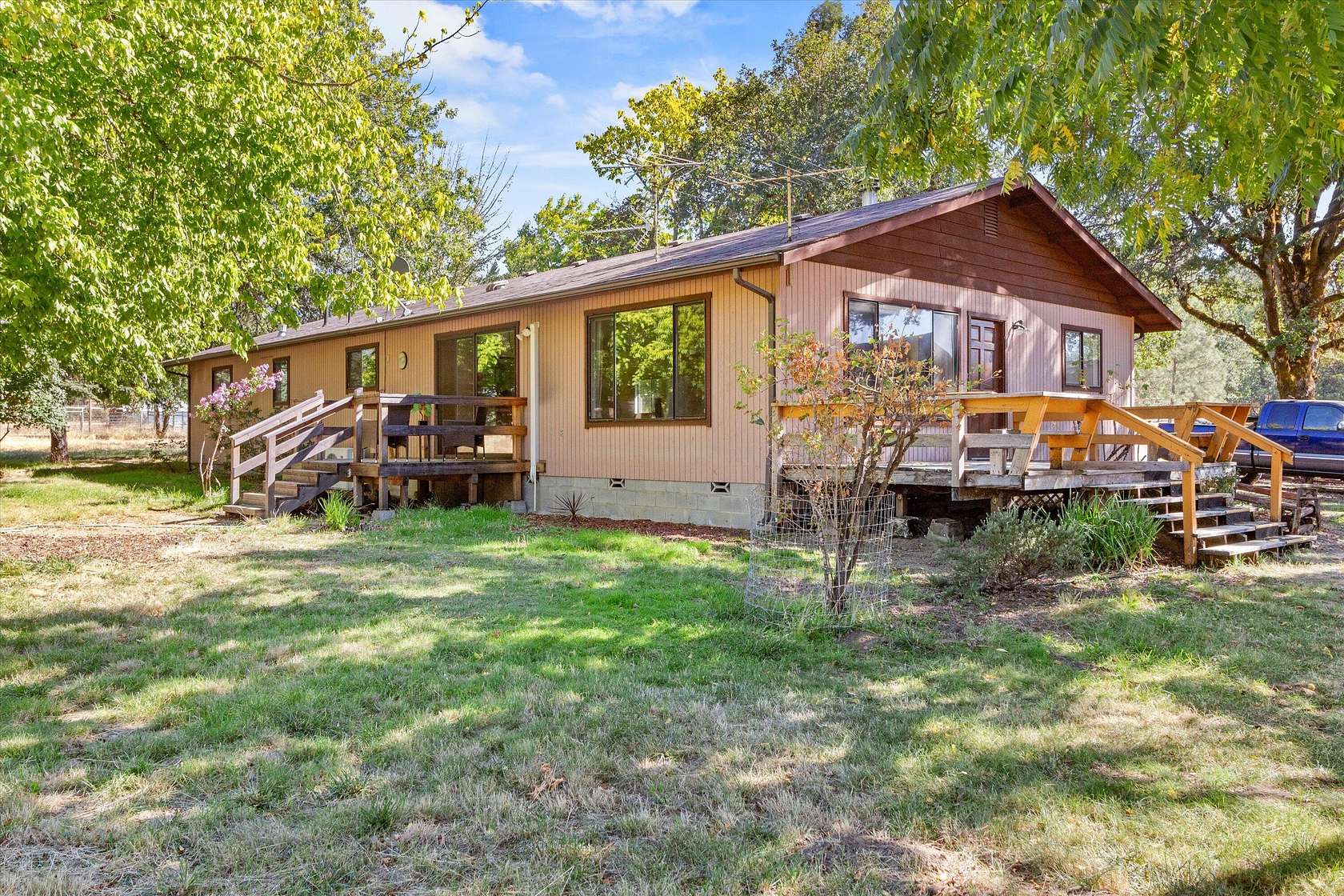 15.6 Acres of Land with Home for Sale in Grants Pass, Oregon