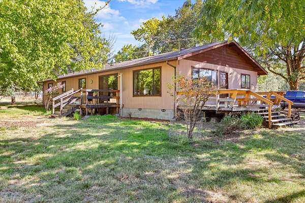 15.6 Acres of Land with Home for Sale in Grants Pass, Oregon