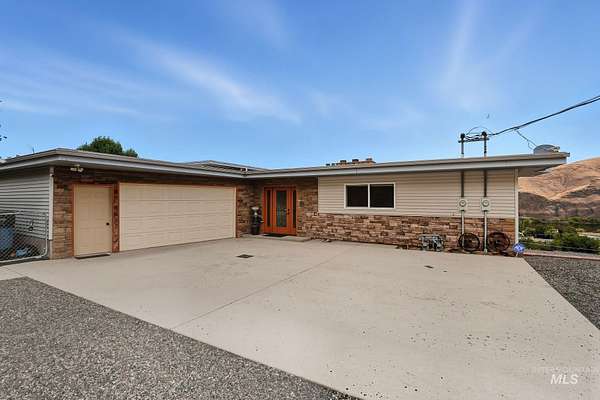 2.86 Acres of Residential Land with Home for Sale in Asotin, Washington