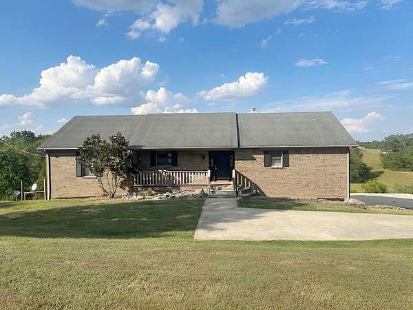 5 Acres of Residential Land with Home for Sale in Winchester, Kentucky