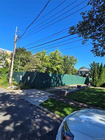 0.1 Acres of Residential Land for Sale in Beechhurst, New York