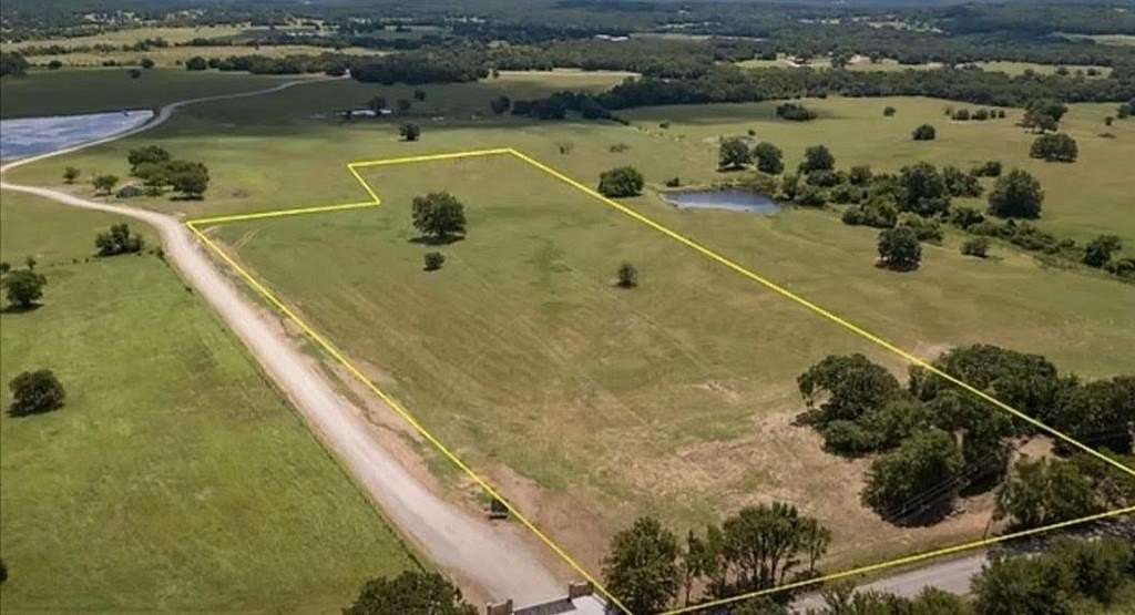 11 Acres of Land for Sale in Gainesville, Texas