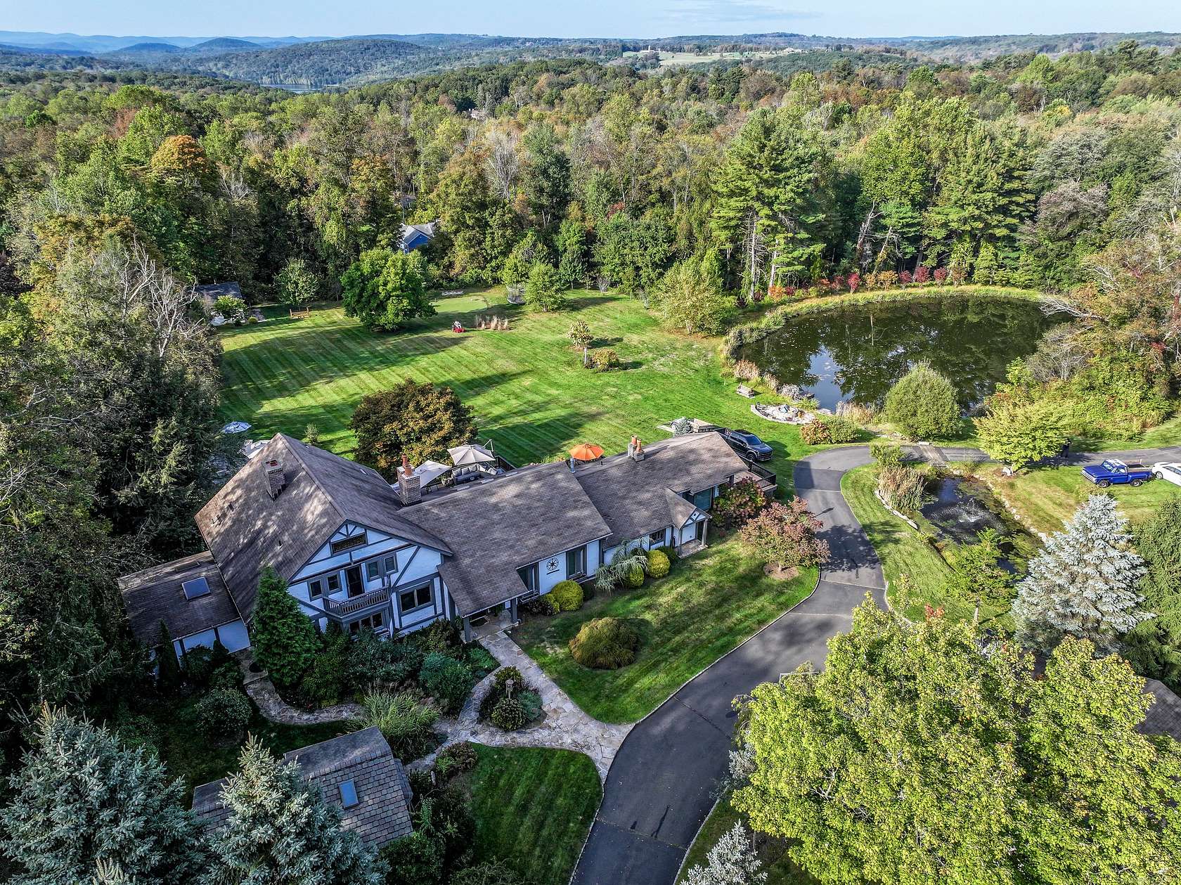 5.46 Acres of Residential Land with Home for Sale in Brookfield, Connecticut